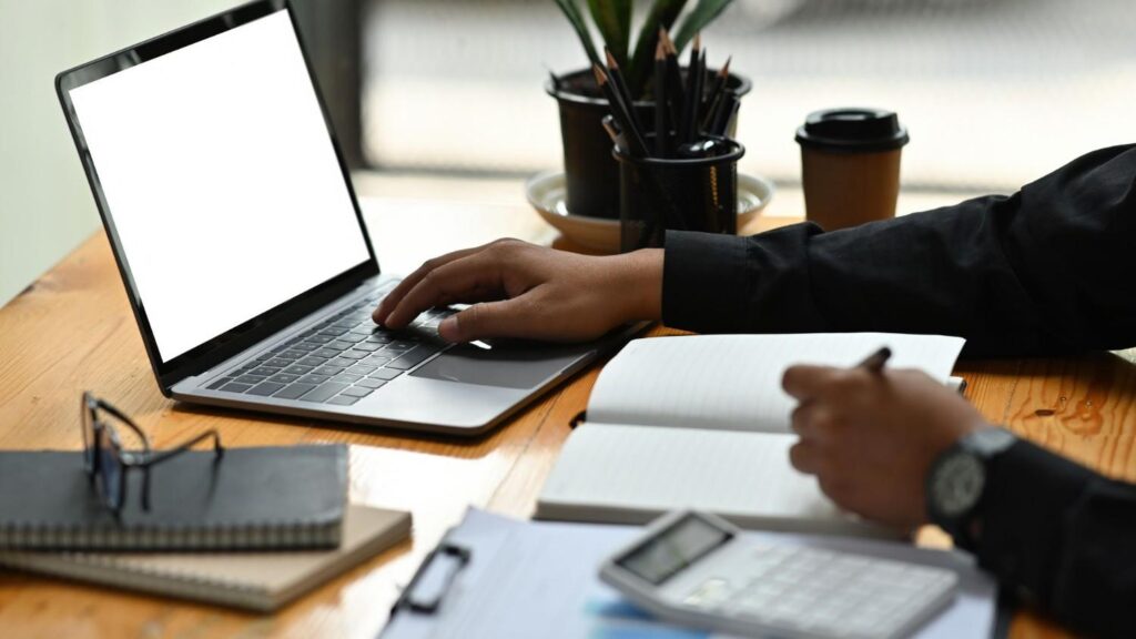 Mengapa Media Sosial Butuh Copywriter? Pahami Ini Sebelum Mencoba Bisnis Online